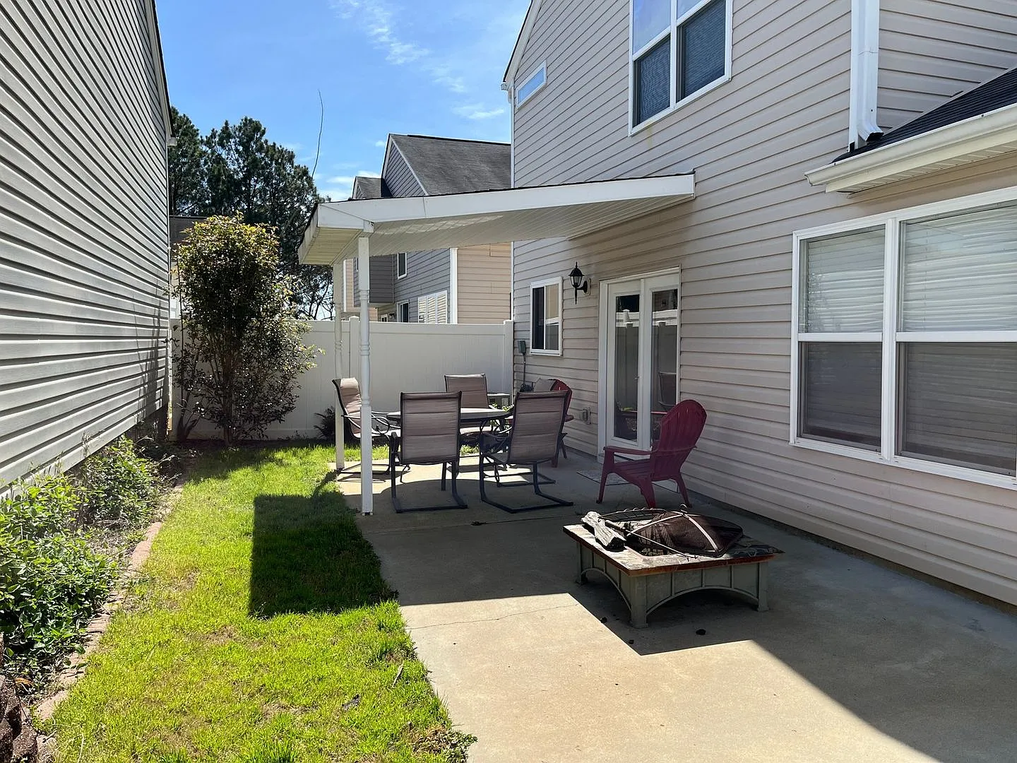 2 Bedroom Single Family Home in Woodstock — Photo 4