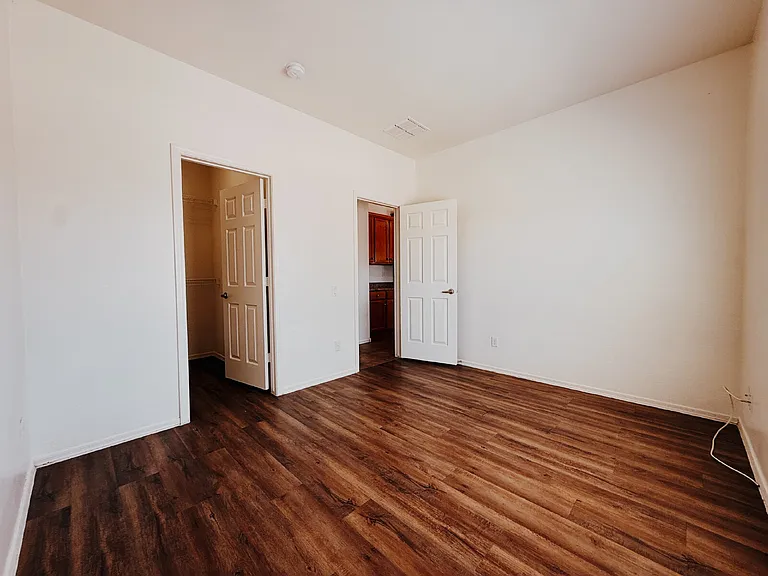 906 S 118th Ln — Photo 36