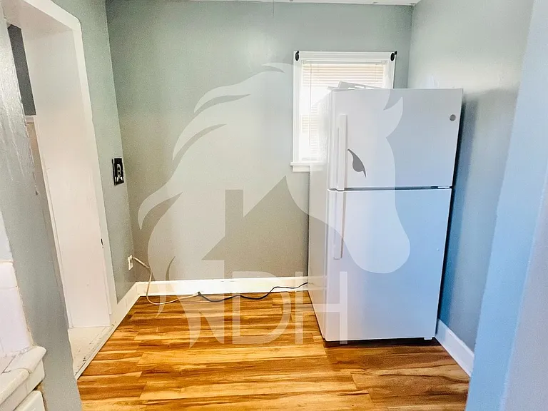2302 E Elm Ave — Photo 5
