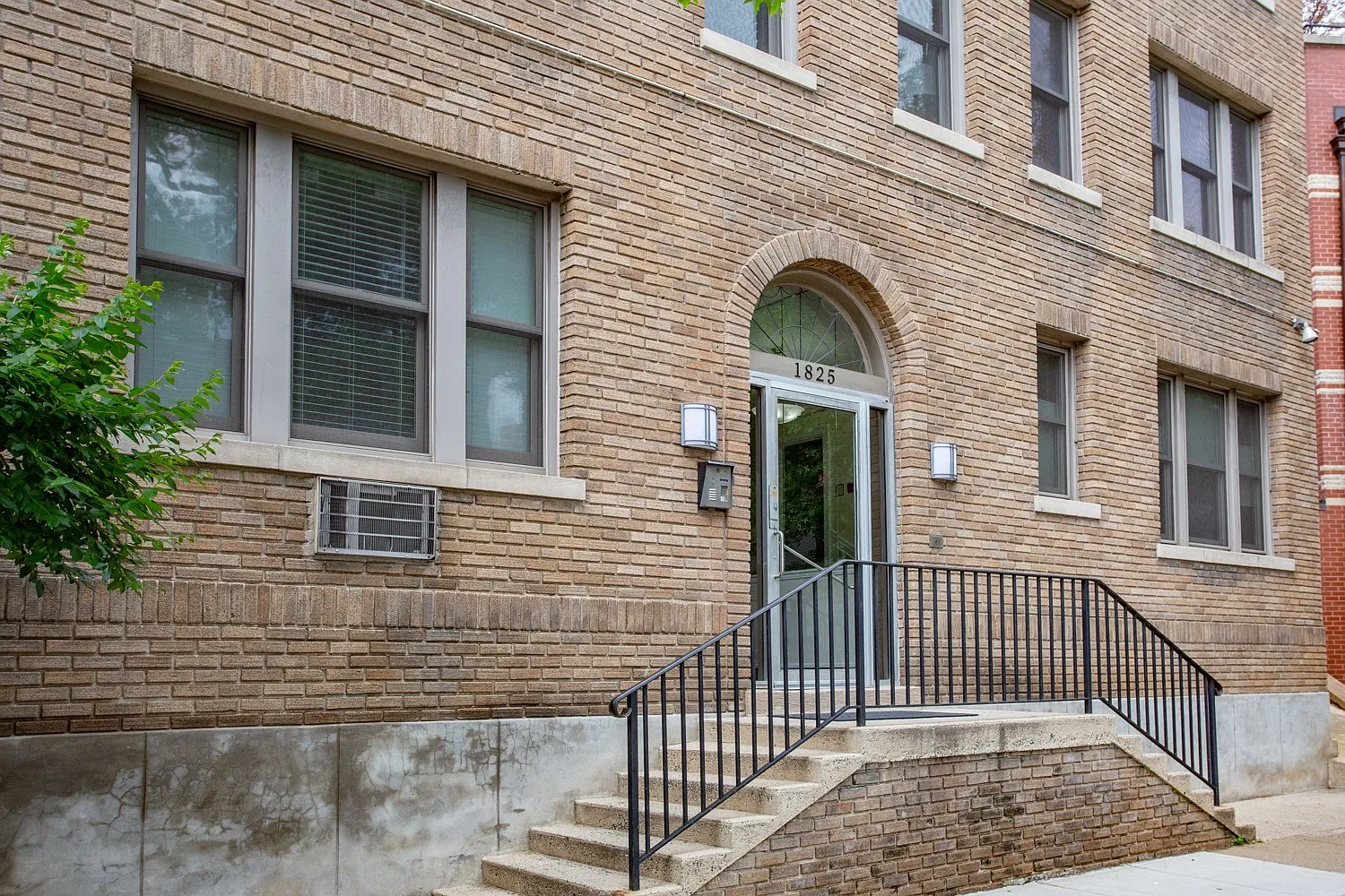 Charming & Sunny 1-Bedroom Luxury Condo in Adams Morgan! — Photo 1