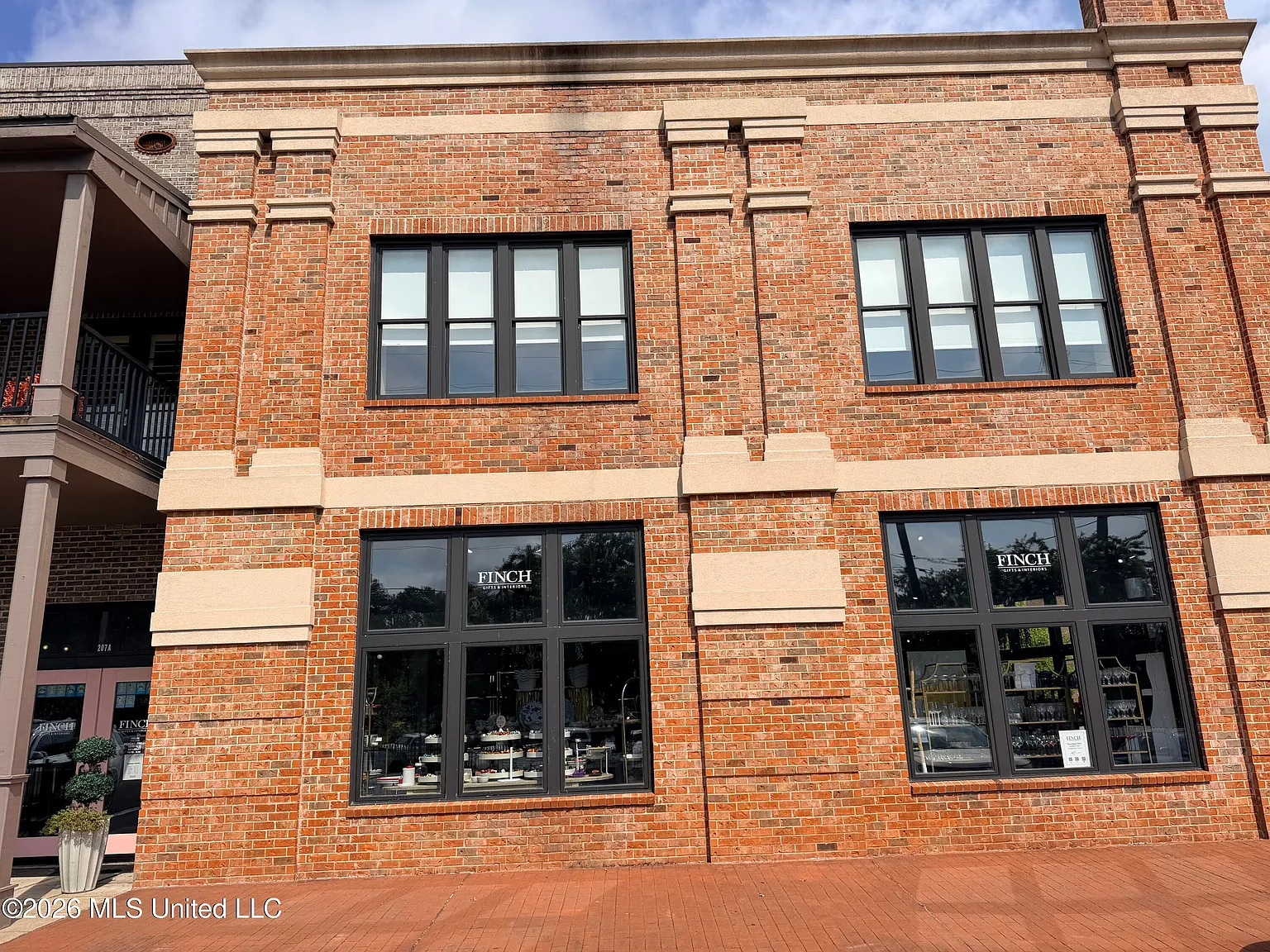 Studio, $5,000 — Photo 2