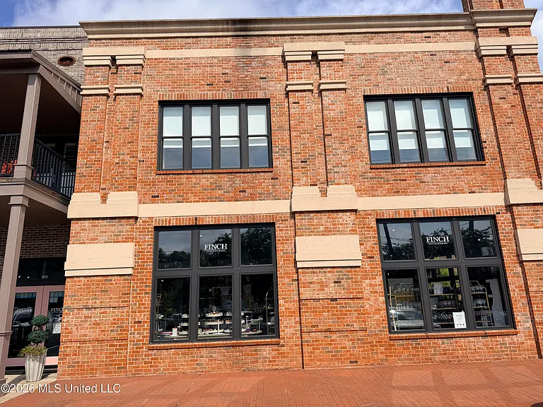 207 W Jackson St — Photo 2