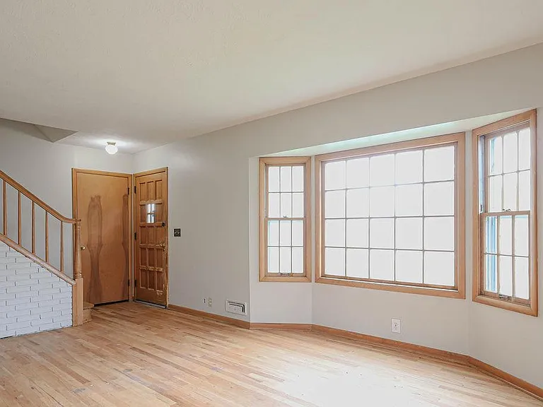 8209 Hillside Dr — Photo 7