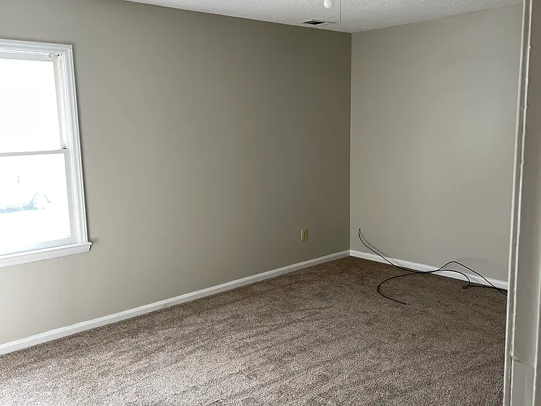 1016 Martin Luther King Ave — Photo 5