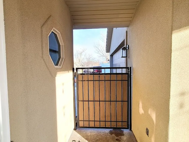 255 S 1150 W — Photo 37