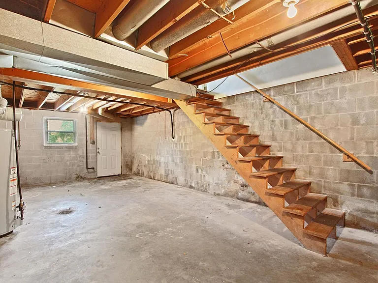 142 N Pleasant Ave — Photo 15