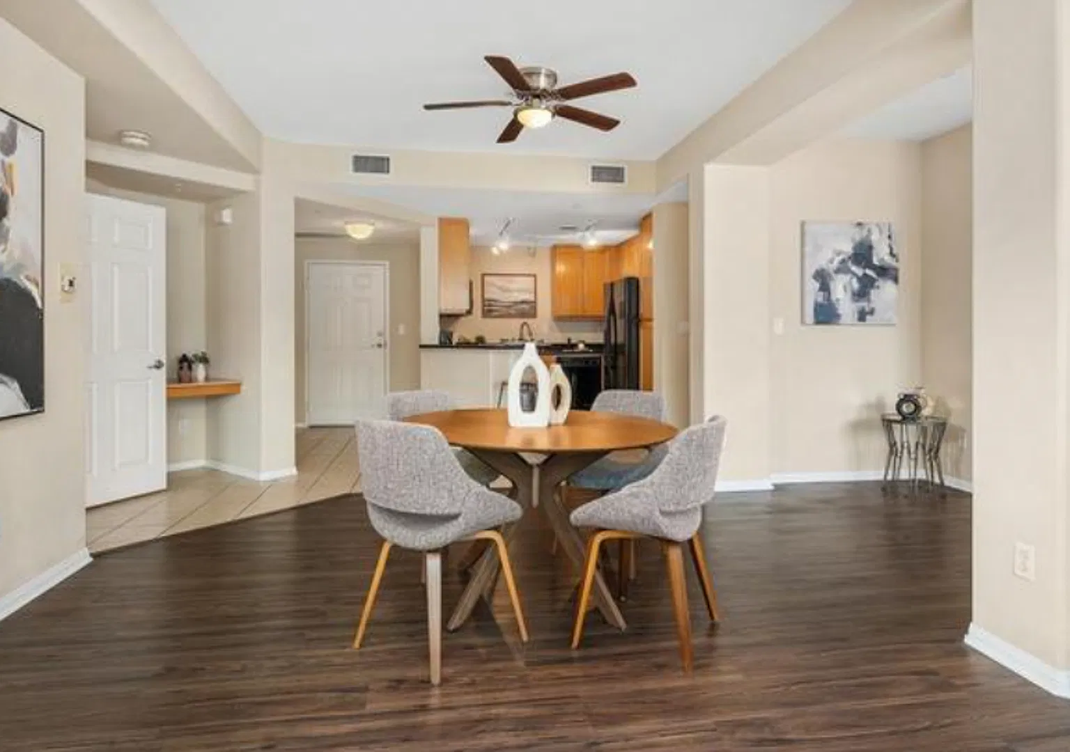 Fantastic Penthouse Unit Downtown Marina District — Photo 4