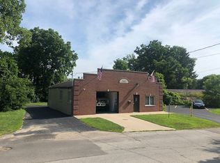 315 E South St, Woodstock, IL 60098