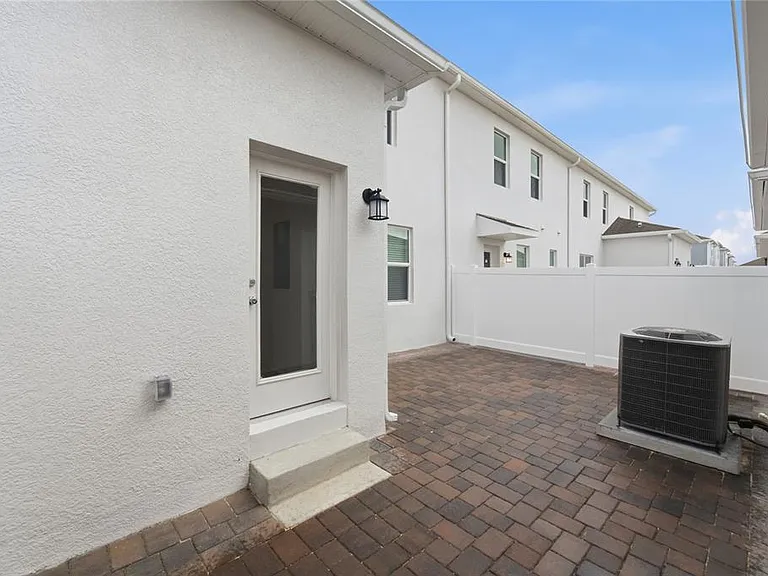 2140 Rider Rain Ln — Photo 32