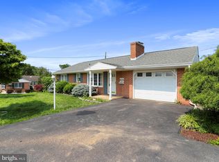 17208 Amber Dr, Hagerstown, MD 21740