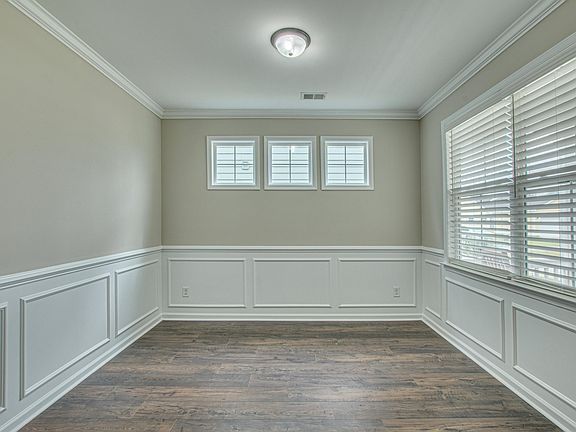 3rd image of 225 Blue Bonnet St