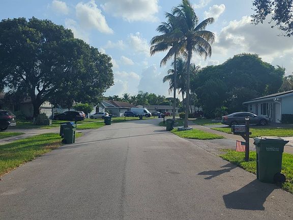 4th image of 4967 SW 11th Pl
