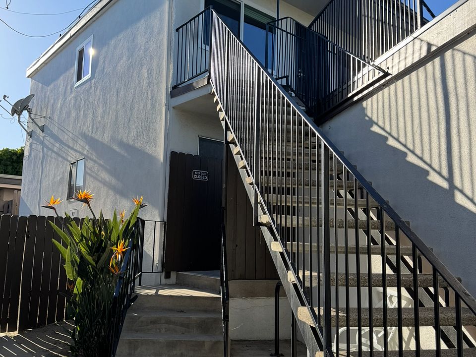 404 South Ola Vista Unit B is a downstairs unit.
