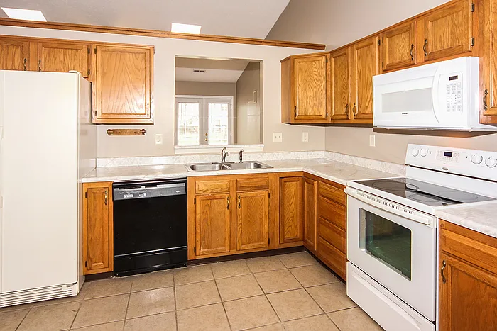 3 bed, 2.0 bath, 1212 sqft, $1,795 — Photo 4