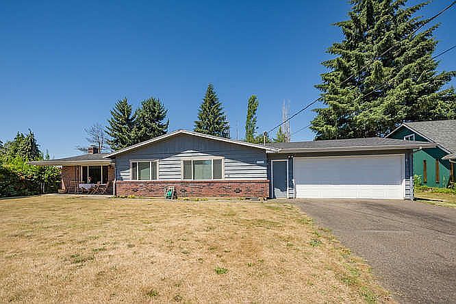 2nd image of 4014 NE 51st St
