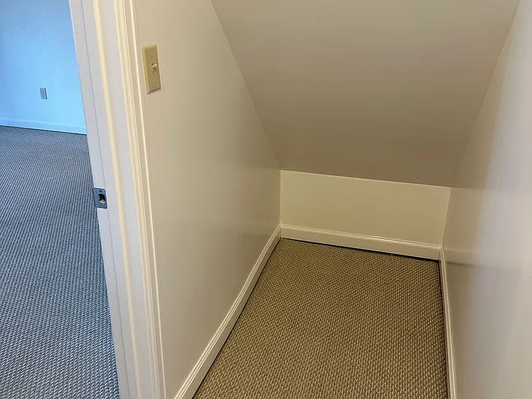 2265 Vassar Dr — Photo 15