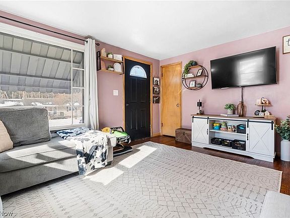 4th image of 160 Bonnieview Ave