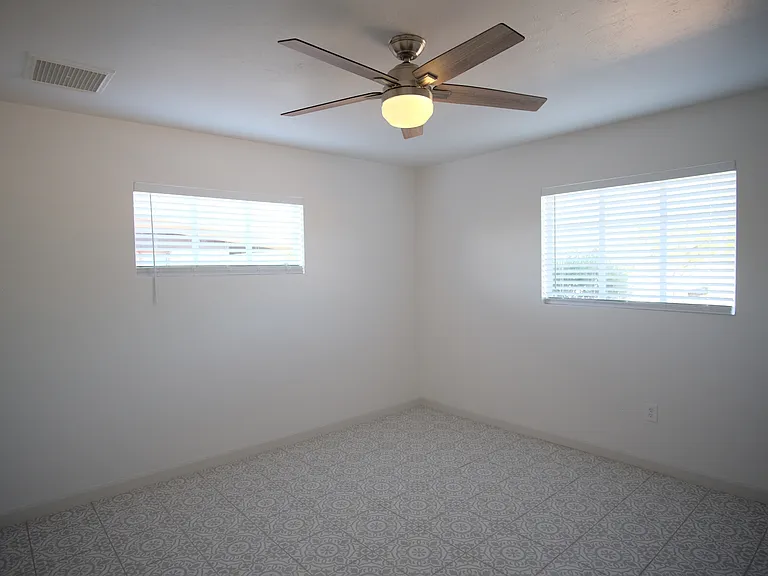2743 N Park Ave — Photo 22