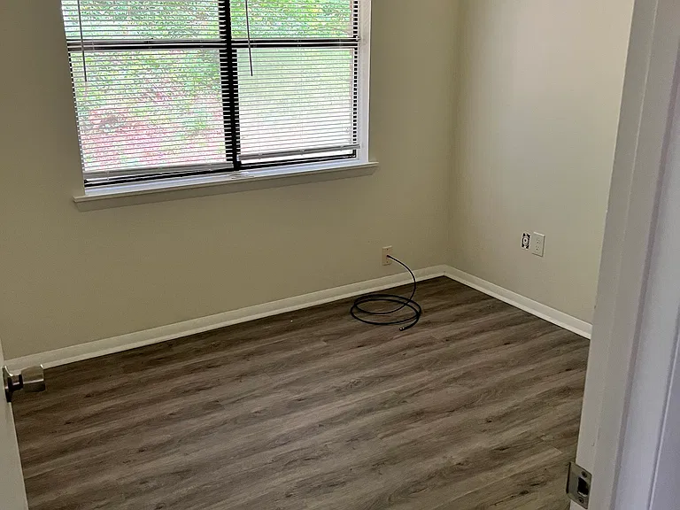 1051 Kings Mill Run #A — Photo 3