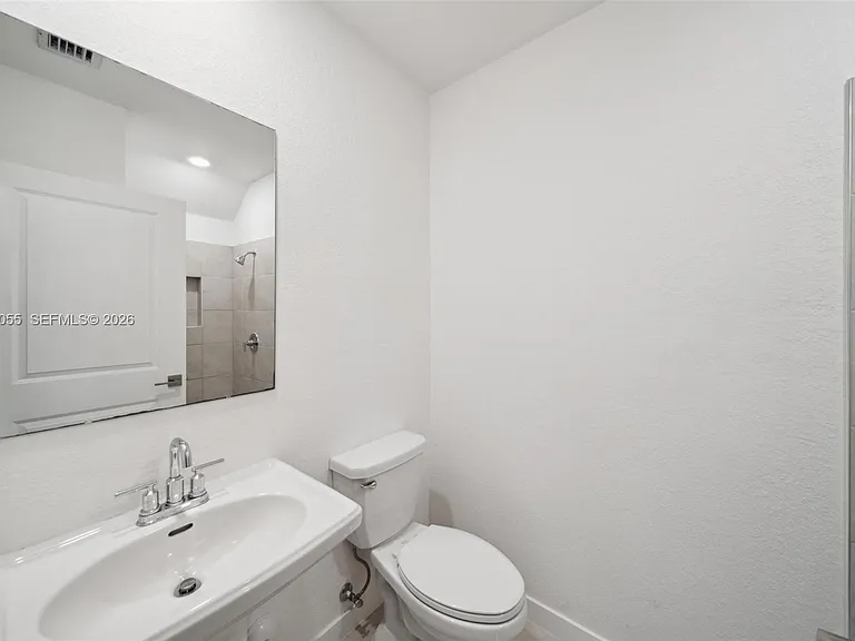 441 NE 4th Ln — Photo 5