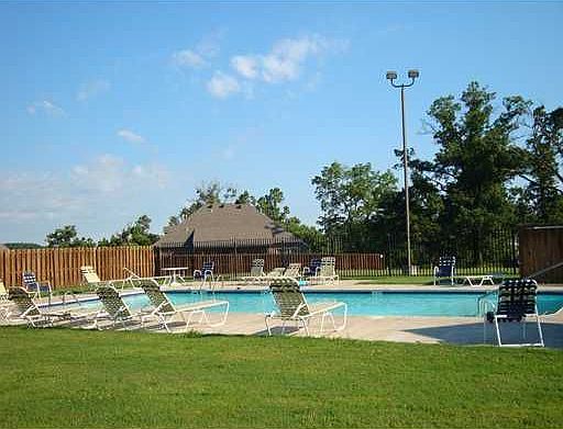 3rd image of 324 Whitcliff Dr