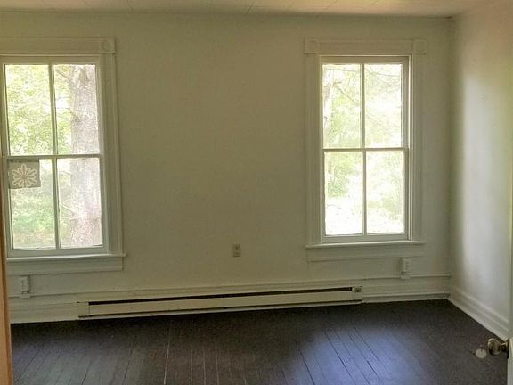 3rd image of 2446 Birch Ave #B