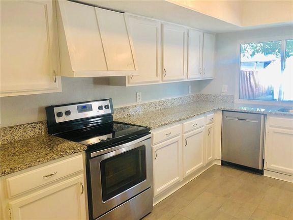 4th image of 4425 Mayflower Dr