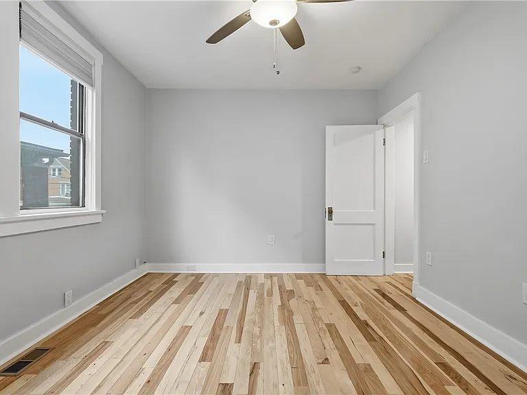 1900 Maple St #4 — Photo 9