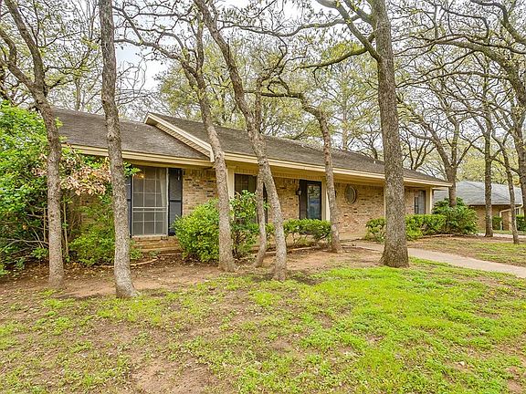 3rd image of 2115 Park Hill Dr