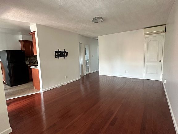 4th image of 20-37 48th St #1
