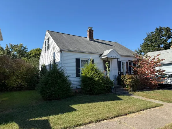 158 Davis St, Springfield, MA 01104
