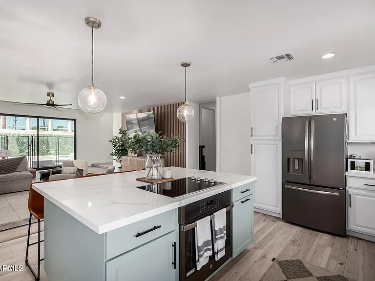 2544 E Pierson St — Photo 13