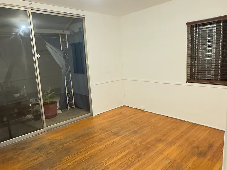 878 Warren Ave — Photo 18