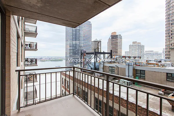 Rented by Mirador Real Estate | media 34