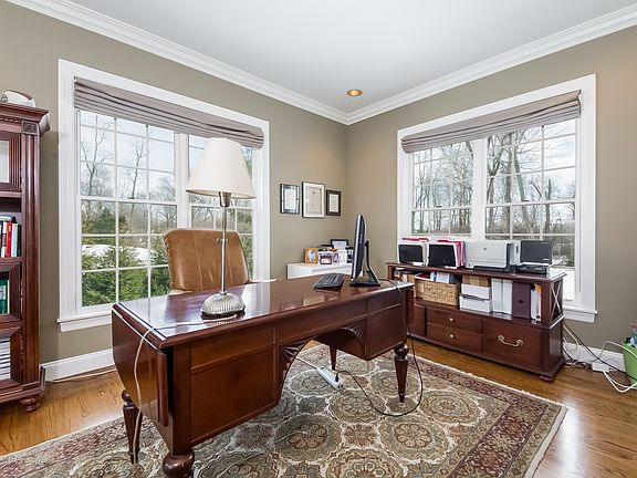 4th image of 14 Ophir Dr