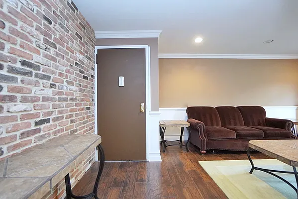 Sold by REMAX Elite | media 11