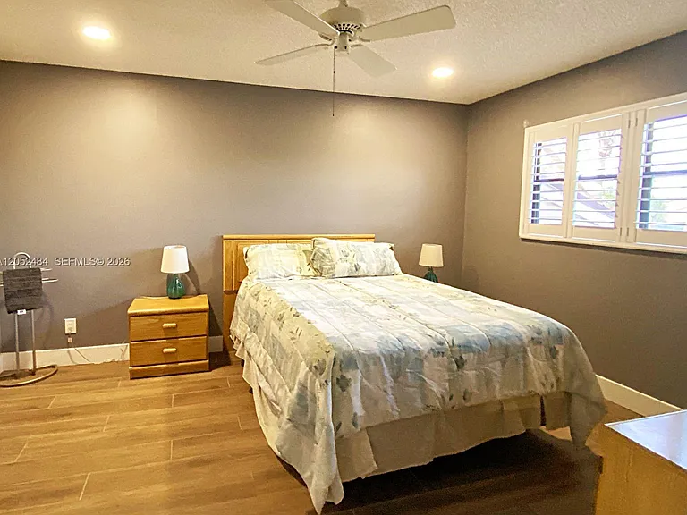 437 Prestwick Ln — Photo 16