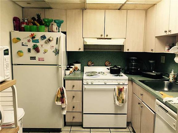 3rd image of 9686 Fontainebleau Blvd APT 305