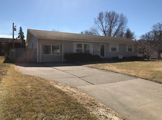 296 Mohawk Dr, Carol Stream, IL 60188