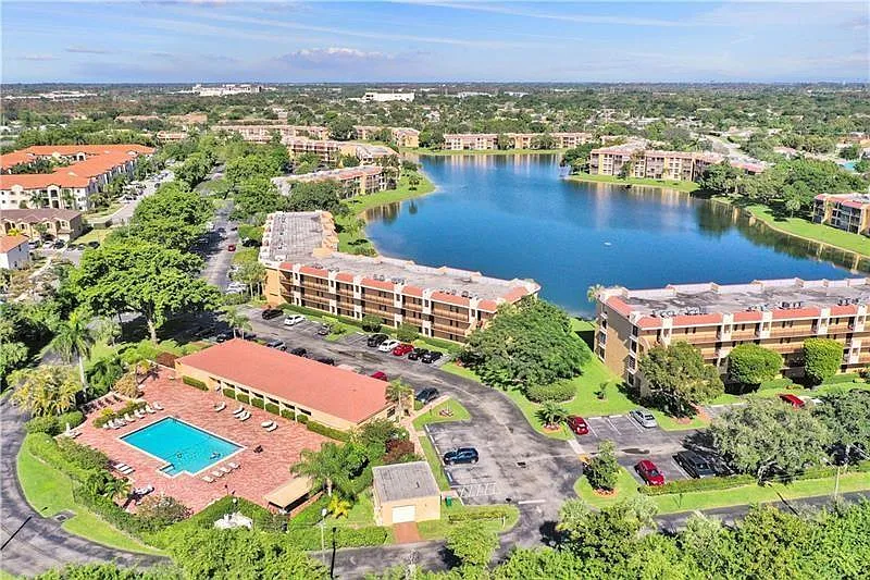 6114 Coral Lake Dr