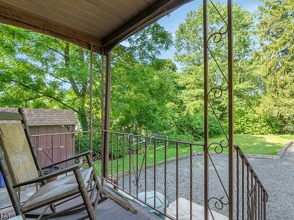 3rd image of 95 HILLCREST ROAD