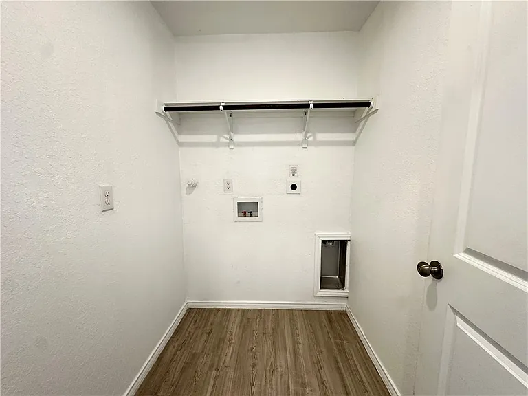 1203 Athena Dr — Photo 25