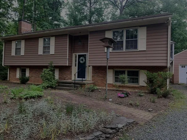 141 Mechunk Creek Dr, Troy, VA 22974