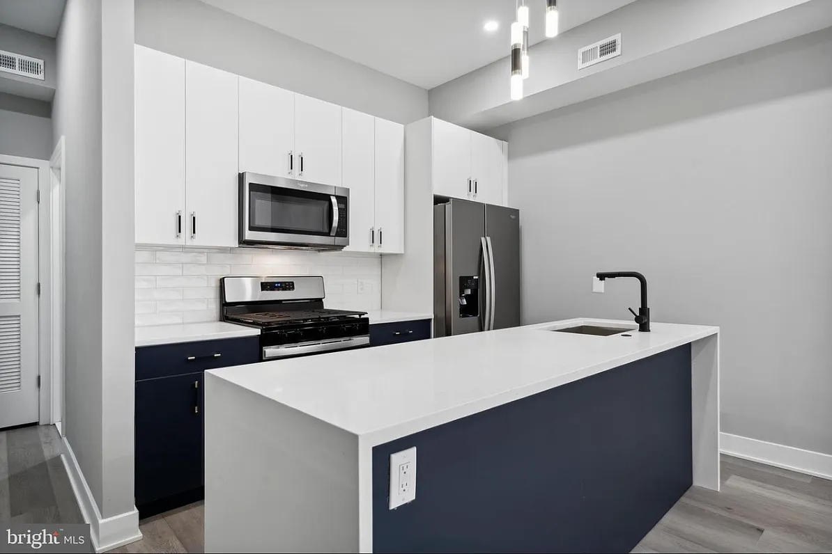 4 bed, 2257 sqft, $2,800 — Photo 3