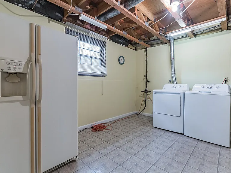 6031 Clerkenwell Ct — Photo 32