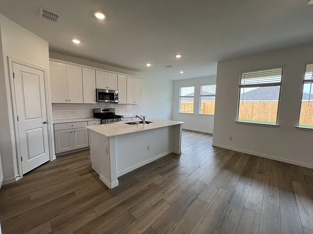 1129 Flameleaf Dr — Photo 5