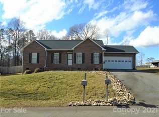 1952 Redberry Ln, Conover, NC 28613