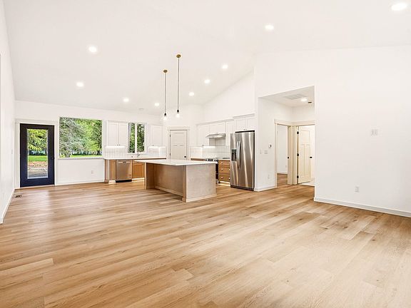 4th image of 241 Hogans Way