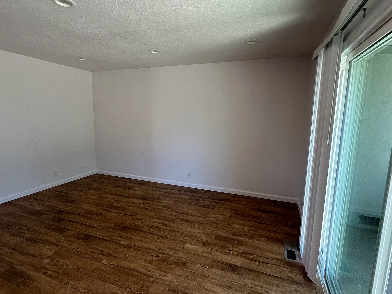 3 bed, 1250 sqft, $4,000 — Photo 2
