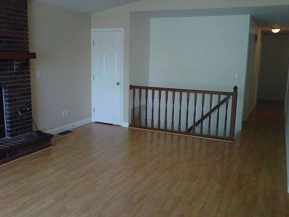 4th image of 2804 Rose Acres Ln